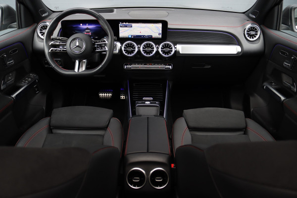 Mercedes-Benz EQB 300 4MATIC AMG Line 67 kWh | Facelift | Panoramadak | Distronic | Memory | Burmester | Keyless Go | Trekhaak | Verwarmd Stuurwiel | Surround Camera | HUD | Augmented Reality |