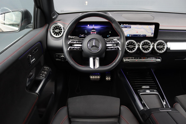 Mercedes-Benz EQB 300 4MATIC AMG Line 67 kWh | Facelift | Panoramadak | Distronic | Memory | Burmester | Keyless Go | Trekhaak | Verwarmd Stuurwiel | Surround Camera | HUD | Augmented Reality |