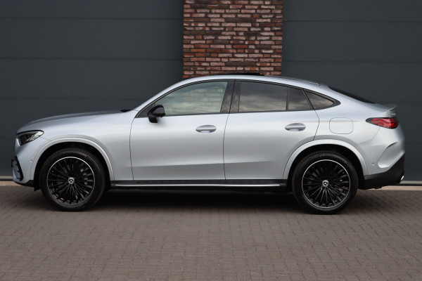 Mercedes-Benz GLC Coupé 300e 4MATIC AMG Line Aut9 | Distronic | Panoramadak | Memory | Verwarmd Stuurwiel | Camera | Dodehoekassistent | Nightpakket | Sfeerverlichting |