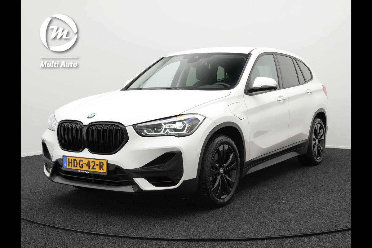 BMW X1 xDrive25e Sportline Black Optic Plug In Hybrid 221pk PHEV | Trekhaak Afneembaar | Navigatie | Camera | L.M. 18" | Stoelverwarming | Climate Control | DAB |