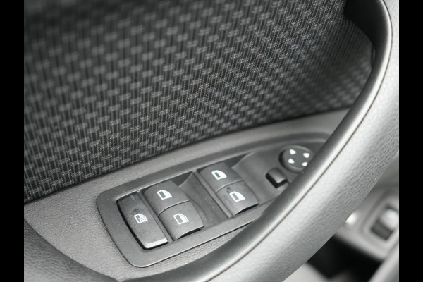 BMW X1 xDrive25e Sportline Black Optic Plug In Hybrid 221pk PHEV | Trekhaak Afneembaar | Navigatie | Camera | L.M. 18" | Stoelverwarming | Climate Control | DAB |
