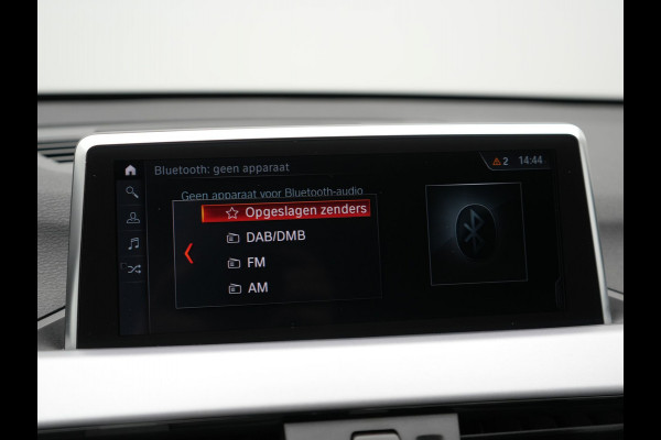 BMW X1 xDrive25e Sportline Black Optic Plug In Hybrid 221pk PHEV | Trekhaak Afneembaar | Navigatie | Camera | L.M. 18" | Stoelverwarming | Climate Control | DAB |