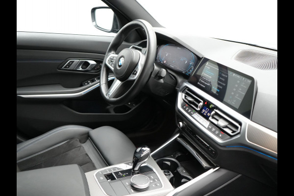 BMW 3-serie 330e M Sport Shadow Plug in Hybrid PHEV | Camera | LED | Elektrische Stoelen Memory | Carplay | Sfeerverlichting | 19'' L.M. |