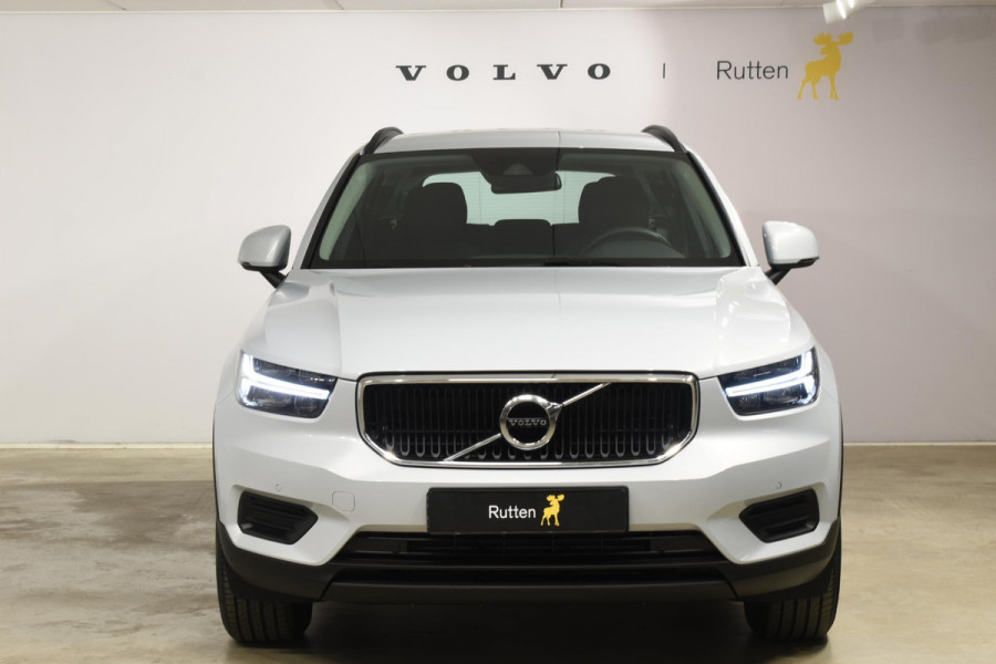 Volvo XC40 T2 129PK Automaat Momentum Core / Navigatie / Parkeersensoren + Camera achter / DAB / LM Velgen /