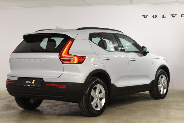 Volvo XC40 T2 129PK Automaat Momentum Core / Navigatie / Parkeersensoren + Camera achter / DAB / LM Velgen /