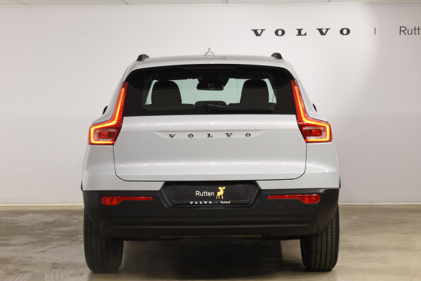 Volvo XC40 T2 129PK Automaat Momentum Core / Navigatie / Parkeersensoren + Camera achter / DAB / LM Velgen /