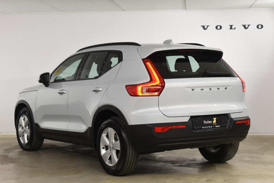 Volvo XC40 T2 129PK Automaat Momentum Core / Navigatie / Parkeersensoren + Camera achter / DAB / LM Velgen /