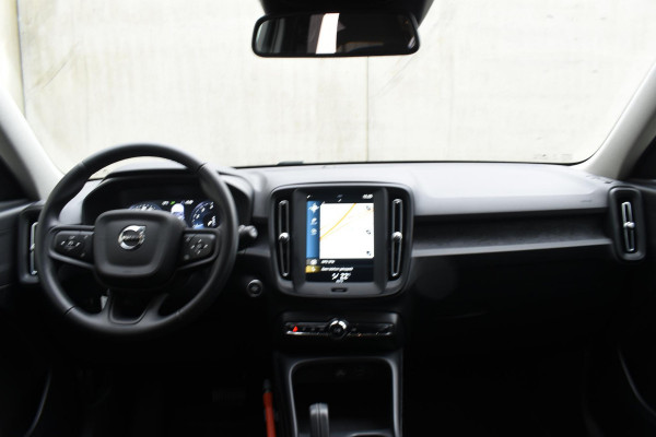 Volvo XC40 T2 129PK Automaat Momentum Core / Navigatie / Parkeersensoren + Camera achter / DAB / LM Velgen /