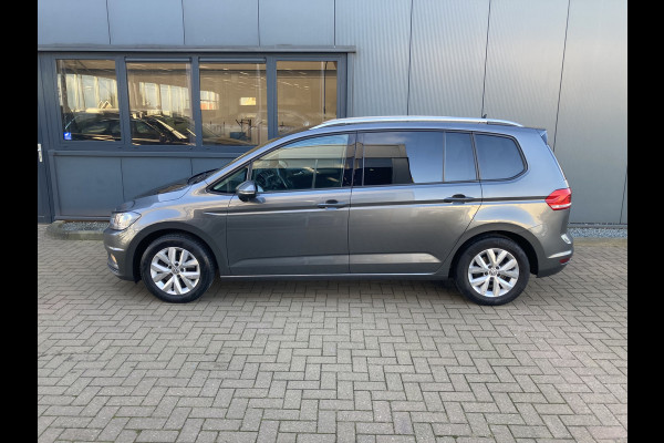 Volkswagen Touran 1.5 TSi 150pk DSG Comfortline Business 7-pers. CAMERA/NAVI/CARPLAY/TREKHAAK/PDC/STOELVERWARMING