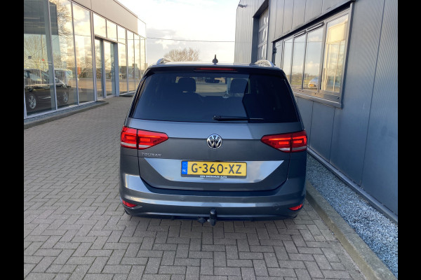 Volkswagen Touran 1.5 TSi 150pk DSG Comfortline Business 7-pers. CAMERA/NAVI/CARPLAY/TREKHAAK/PDC/STOELVERWARMING