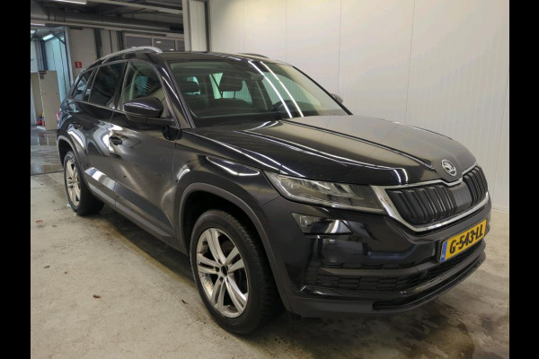 Škoda Kodiaq 1.5 TSI Limited Business Edition 7p. Airco|ECC Leder Alcantara Trekhaak Navigatie Adaptive Crusie Control 7-Persoons Elektrische achterklep Privacy Glass Full LED