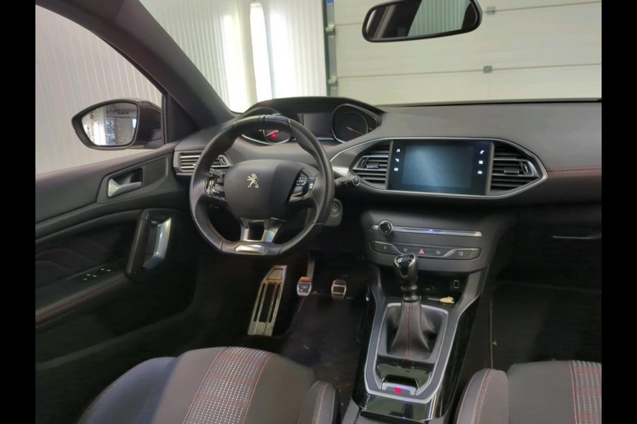 Peugeot 308 1.2 PureTech GT-line Panoramadak Airco|ECC Navi Carplay PDC VA + Camera Full LED Trekhaak