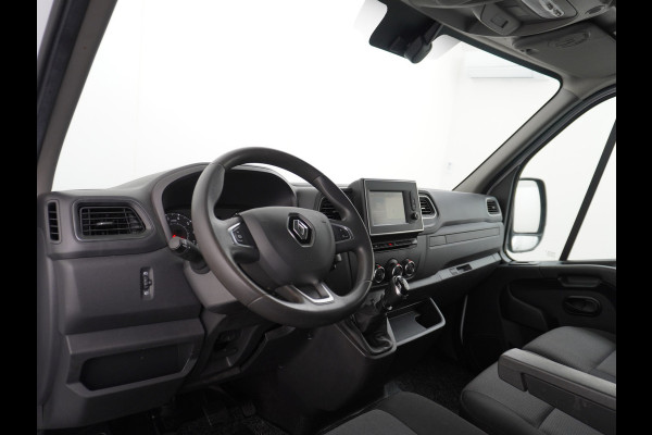 Renault Master T35 2.3dCi 135pk L2H2 3p Navi Camera Airco Pdc Trekhaak Cruise Control R-Link Nieuw Model ! Bluetooth DAB Led Regensensor Betonplex Vloer Lat om Lat Betimmering 1e Eigenaar 2.500kg Trekgewicht Euro 6