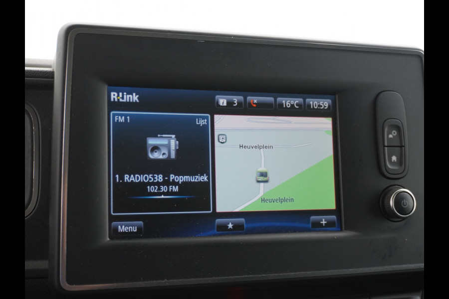 Renault Master T35 2.3dCi 135pk L2H2 3p Navi Camera Airco Pdc Trekhaak Cruise Control R-Link Nieuw Model ! Bluetooth DAB Led Regensensor Betonplex Vloer Lat om Lat Betimmering 1e Eigenaar 2.500kg Trekgewicht Euro 6