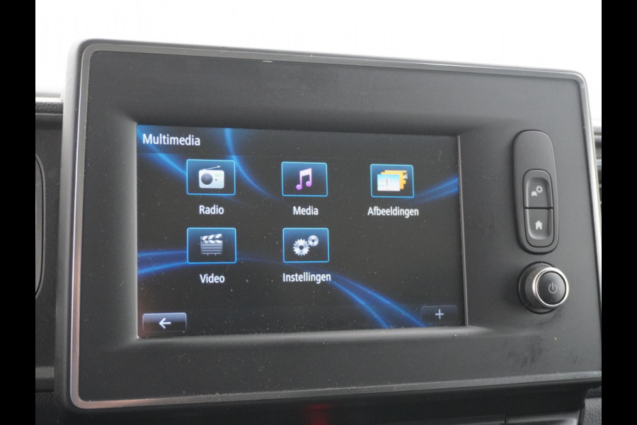 Renault Master T35 2.3dCi 135pk L2H2 3p Navi Camera Airco Pdc Trekhaak Cruise Control R-Link Nieuw Model ! Bluetooth DAB Led Regensensor Betonplex Vloer Lat om Lat Betimmering 1e Eigenaar 2.500kg Trekgewicht Euro 6