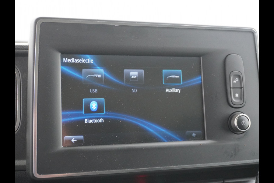 Renault Master T35 2.3dCi 135pk L2H2 3p Navi Camera Airco Pdc Trekhaak Cruise Control R-Link Nieuw Model ! Bluetooth DAB Led Regensensor Betonplex Vloer Lat om Lat Betimmering 1e Eigenaar 2.500kg Trekgewicht Euro 6