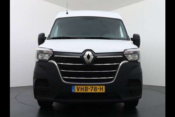Renault Master T35 2.3dCi 135pk L2H2 3p Navi Camera Airco Pdc Trekhaak Cruise Control R-Link Nieuw Model ! Bluetooth DAB Led Regensensor Betonplex Vloer Lat om Lat Betimmering 1e Eigenaar 2.500kg Trekgewicht Euro 6