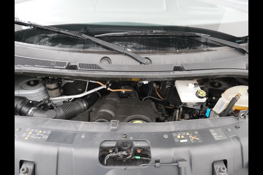 Renault Master T35 2.3dCi 135pk L2H2 3p Navi Camera Airco Pdc Trekhaak Cruise Control R-Link Nieuw Model ! Bluetooth DAB Led Regensensor Betonplex Vloer Lat om Lat Betimmering 1e Eigenaar 2.500kg Trekgewicht Euro 6