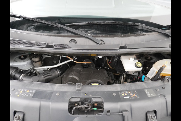 Renault Master T35 2.3dCi 135pk L2H2 3p Navi Camera Airco Pdc Trekhaak Cruise Control R-Link Nieuw Model ! Bluetooth DAB Led Regensensor Betonplex Vloer Lat om Lat Betimmering 1e Eigenaar 2.500kg Trekgewicht Euro 6