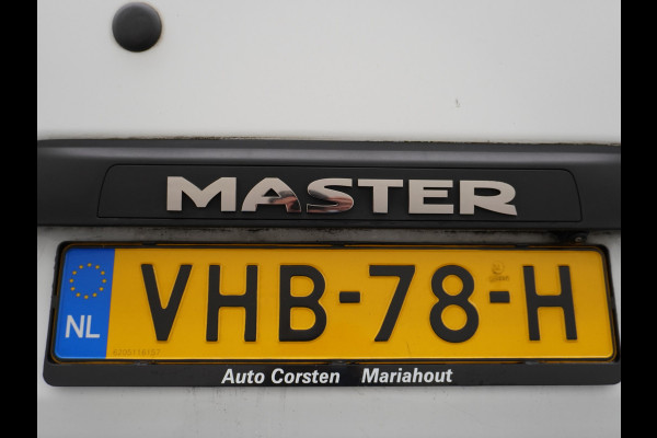 Renault Master T35 2.3dCi 135pk L2H2 3p Navi Camera Airco Pdc Trekhaak Cruise Control R-Link Nieuw Model ! Bluetooth DAB Led Regensensor Betonplex Vloer Lat om Lat Betimmering 1e Eigenaar 2.500kg Trekgewicht Euro 6