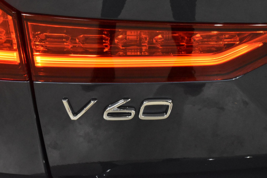 Volvo V60 T6 350PK Automaat Plug-in hybrid AWD Essential Edition / Driver assist / Moritz leder Blond / Park Assist voor / Extra getint glas / 19'' 6 Spaaks velgen