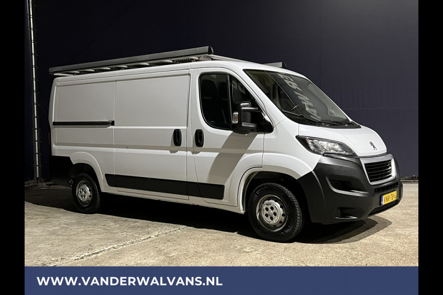 Peugeot Boxer 2.2 BlueHDi 141pk L2H1 Euro6 Airco | Navigatie | Camera | Cruisecontrol | imperiaal, 2500kg trekhaak, parkeersensoren, bijrijdersbank, trap