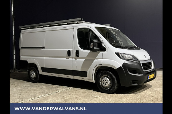 Peugeot Boxer 2.2 BlueHDi 141pk L2H1 Euro6 Airco | Navigatie | Camera | Cruisecontrol | imperiaal, 2500kg trekhaak, parkeersensoren, bijrijdersbank, trap