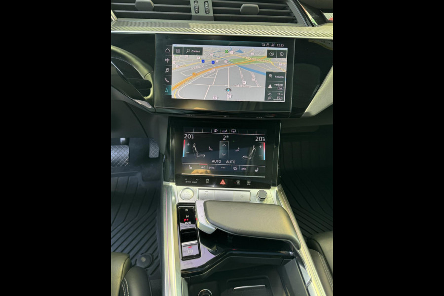 Audi e-tron 55 Quattro S Edition 95 kWh - Panorama-dak I 22inch velgen I Leer I Camera I Airco I Enzz....