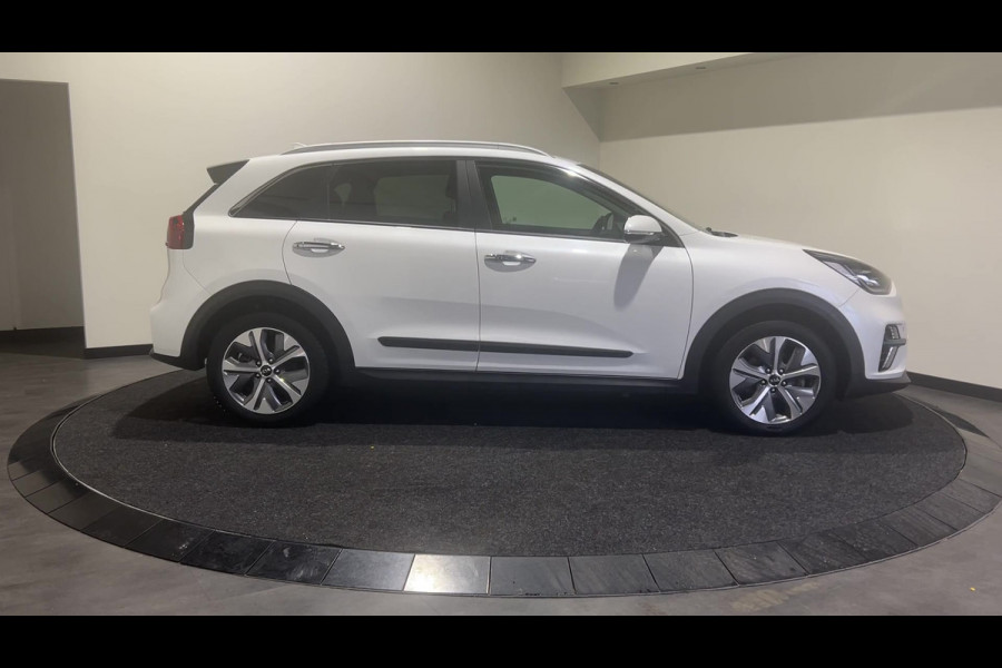 Kia e-Niro ExecutiveLine 64 kWh | Adaptieve cruise control | Warmtepomp | Verwarmde en geventileerde stoelen |  SoH (batterijcheck) 100 % score!