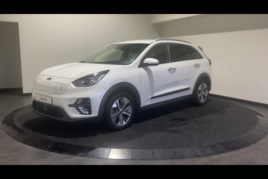 Kia e-Niro ExecutiveLine 64 kWh | Adaptieve cruise control | Warmtepomp | Verwarmde en geventileerde stoelen |  SoH (batterijcheck) 100 % score!