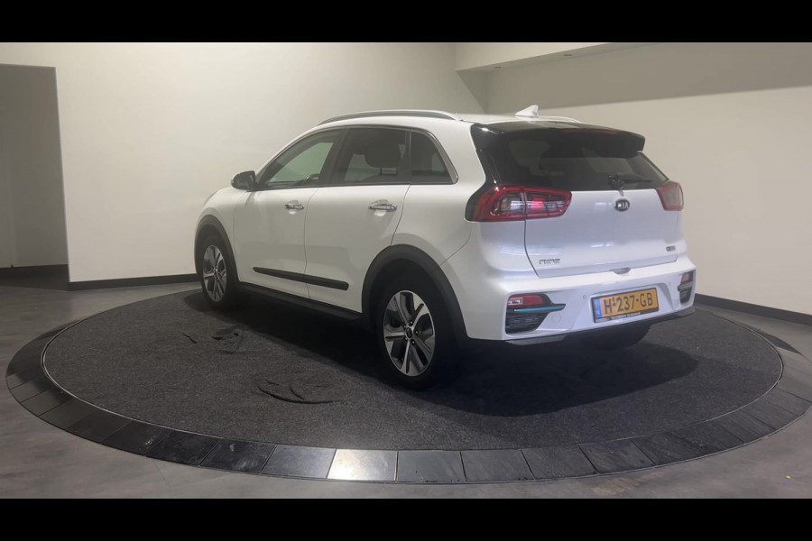 Kia e-Niro ExecutiveLine 64 kWh | Adaptieve cruise control | Warmtepomp | Verwarmde en geventileerde stoelen |  SoH (batterijcheck) 100 % score!