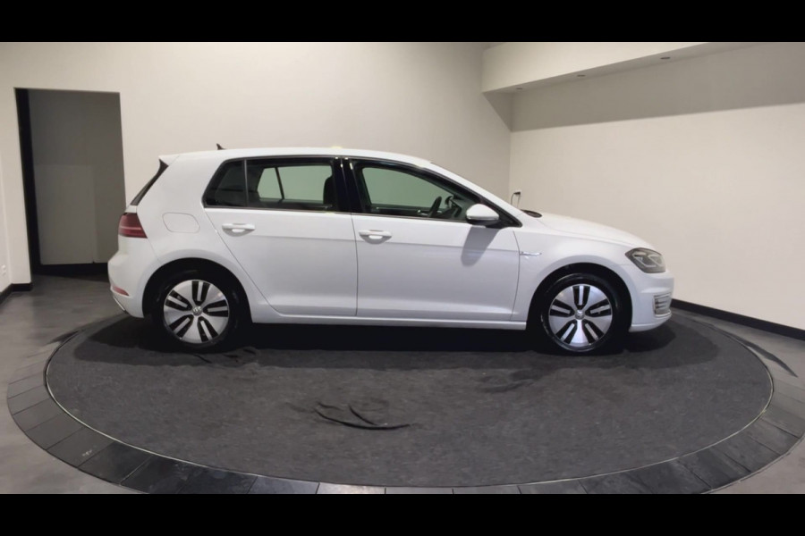 Volkswagen e-Golf e-Golf | Lederen bekleding | Achteruitrijcamera   SoH (batterijcheck) 89,7% score!