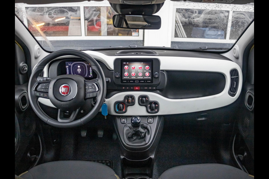 Fiat Panda Hybrid Pandina | Uit voorraad leverbaar | Airco | Cruise | Priv Glass | Dakrails | 15" | PDC | Apple Carply | Bicolore