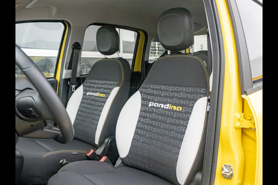 Fiat Panda Hybrid Pandina | Uit voorraad leverbaar | Airco | Cruise | Priv Glass | Dakrails | 15" | PDC | Apple Carply | Bicolore