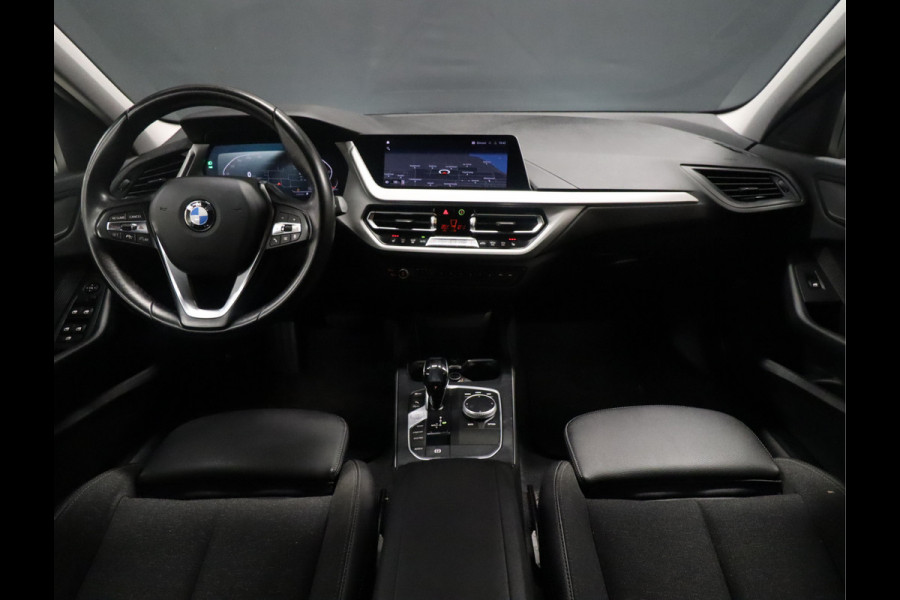 BMW 1-serie 118i Executive Edition [APPLE CARPLAY, SPORTSTOELEN, VOL LEDER, ANDROID, STOELVERWARMING, PDC V+A, ADAPTIVE CRUISE, NAVIGATIE, CLIMATE, NIEUWSTAAT]