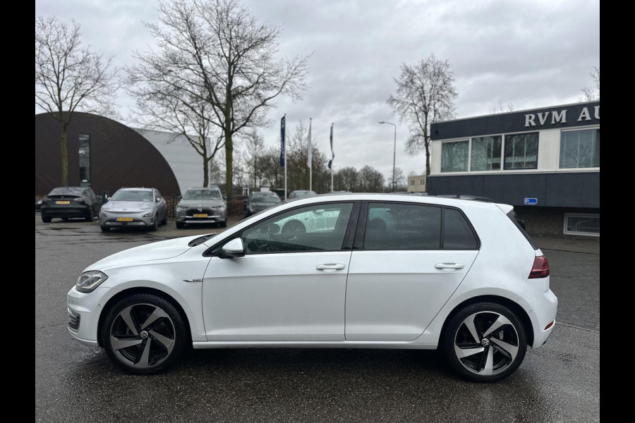 Volkswagen e-Golf e-Golf | VIRTUAL DASH | STOELVERWARMING | CAMERA | WARMTEPOMP | TREKHAAK | DYNAMISCHE VERLICHTING | FULL OPTION!