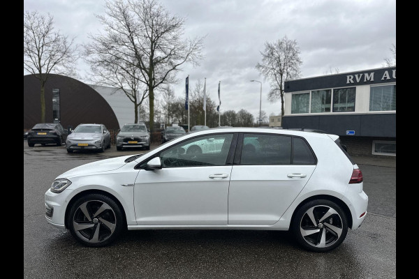 Volkswagen e-Golf e-Golf | VIRTUAL DASH | STOELVERWARMING | CAMERA | WARMTEPOMP | TREKHAAK | DYNAMISCHE VERLICHTING | FULL OPTION!