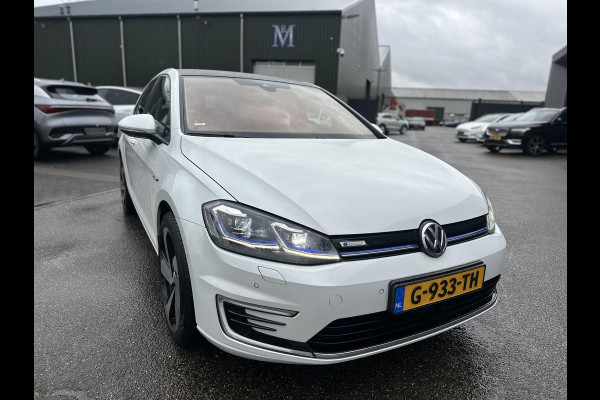 Volkswagen e-Golf e-Golf | VIRTUAL DASH | STOELVERWARMING | CAMERA | WARMTEPOMP | TREKHAAK | DYNAMISCHE VERLICHTING | FULL OPTION!