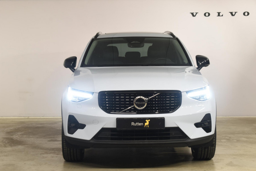 Volvo XC40 B4 211PK Automaat Ultimate Dark / Panoramadak / Harman Kardon / Lederen bekleding / Elektrische stoelen / 20'' Velgen / 360 camera