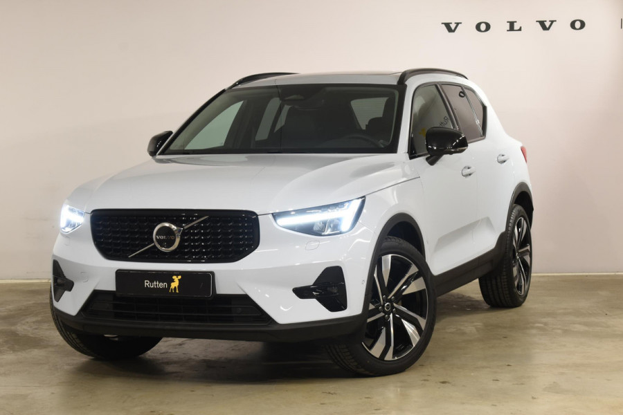 Volvo XC40 B4 211PK Automaat Ultimate Dark / Panoramadak / Harman Kardon / Lederen bekleding / Elektrische stoelen / 20'' Velgen / 360 camera