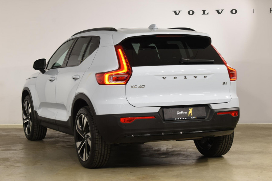 Volvo XC40 B4 211PK Automaat Ultimate Dark / Panoramadak / Harman Kardon / Lederen bekleding / Elektrische stoelen / 20'' Velgen / 360 camera