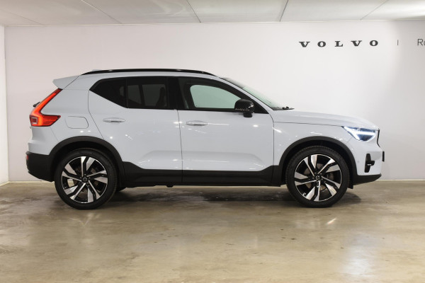 Volvo XC40 B4 211PK Automaat Ultimate Dark / Panoramadak / Harman Kardon / Lederen bekleding / Elektrische stoelen / 20'' Velgen / 360 camera