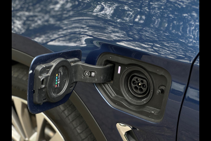 BMW X3 XDrive30e eDrive Panorama Adaptive cruise Digitaldash 360 cam Plug-in Hyb Sfeerverlichting Nieuwstaat Voloptie Stuurverwarm