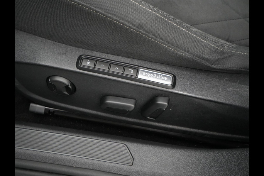 Volkswagen Golf 1.4 eHybrid 204pk Style Navigatie Camera Side Assist iQ Light Demo RV