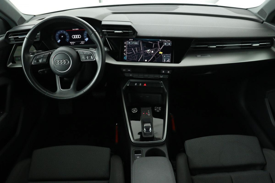 Audi A3 30 TFSI Business Edition | Carplay | Sportstoelen | Virtual Cockpit | Full LED | Climate control | Navigatie | PDC | Cruise control