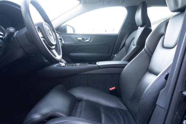 Volvo V60 T6 340PK Automaat Recharge AWD Inscription Semi-elektrisch inklapbare trekhaak / Lederen bekleding / Stoel- en stuurverwarming /  Harman Kardon / Volvo On-Call / Keyless Entry / Elektrische stoelen met geheugen / Apple Carplay /