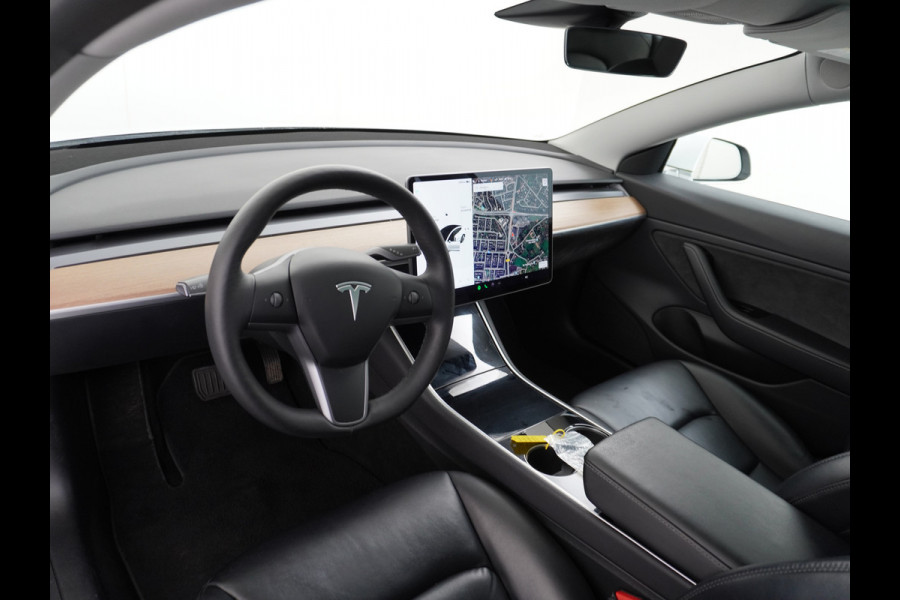 Tesla Model 3 Long Range 75kWh AWD 463PK Lmv 19" Full-Self-Driving-Computer 3 Telefoon-Sleutel Premium Audio 4wd AutoPilot Panoramadak Camera' Stoel en achterbank verwarming Keyless Electr.Stoelen+Memory+Easy-Entry WiFi Origineel Nederlandse auto Grootste accu, 3-Fase laden. Accu garantie tot 20-12-2028 / 192.000km