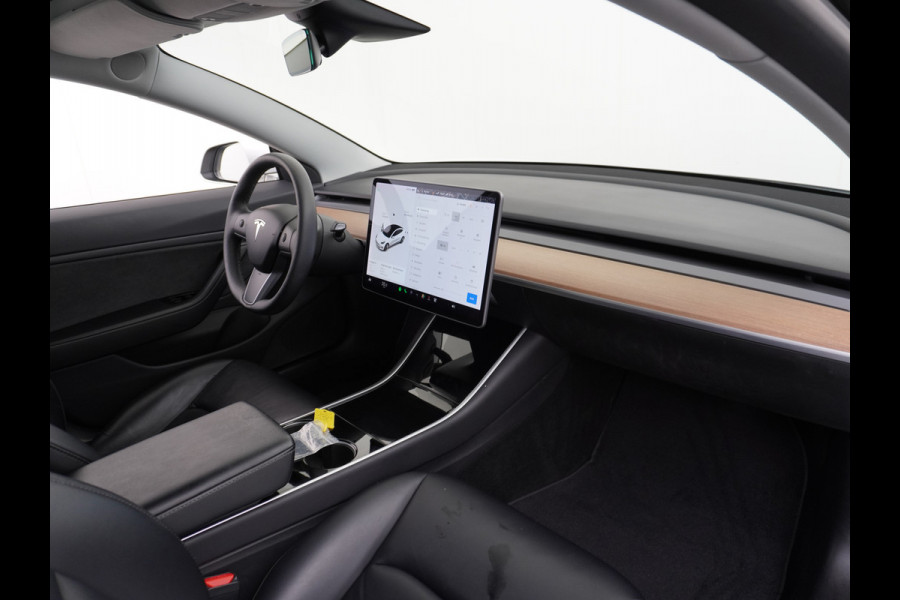 Tesla Model 3 Long Range 75kWh AWD 463PK Lmv 19" Full-Self-Driving-Computer 3 Telefoon-Sleutel Premium Audio 4wd AutoPilot Panoramadak Camera' Stoel en achterbank verwarming Keyless Electr.Stoelen+Memory+Easy-Entry WiFi Origineel Nederlandse auto Grootste accu, 3-Fase laden. Accu garantie tot 20-12-2028 / 192.000km