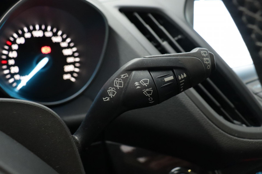 Ford Kuga 1.5 EcoBoost Vignale(Zeer goed OnderH, Panoramadak, Stoel/ Stuur Verwarming, Navigatie, PDC, Etc)