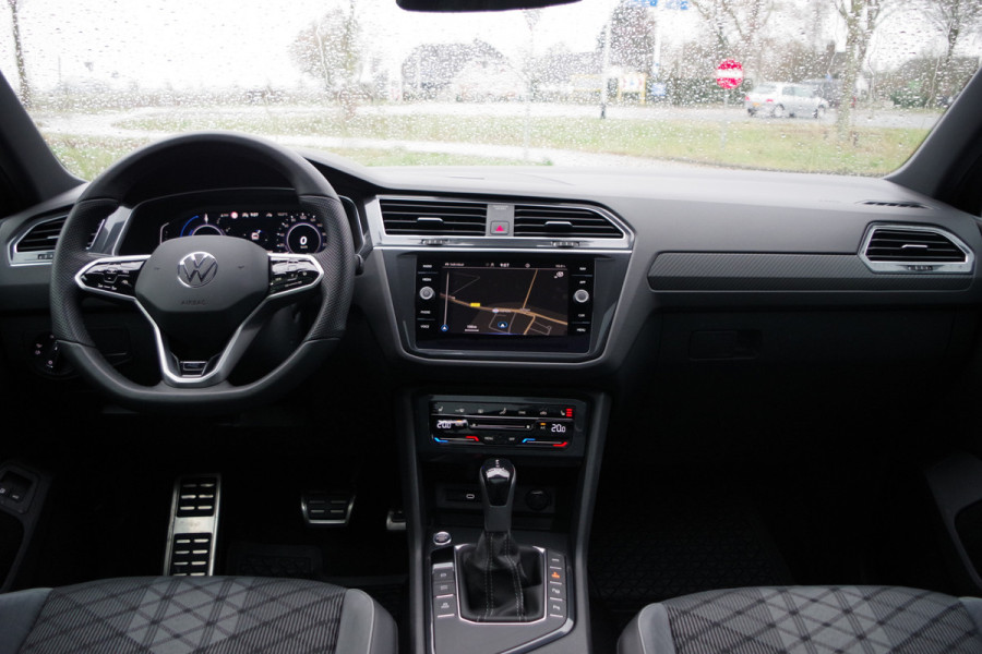 Volkswagen Tiguan 1.4 TSI 245 PK eHybrid R-Line BNS PHEV, Panoramadak, Trekhaak, IQ-Light, DCC, Adaptieve Cruise Control